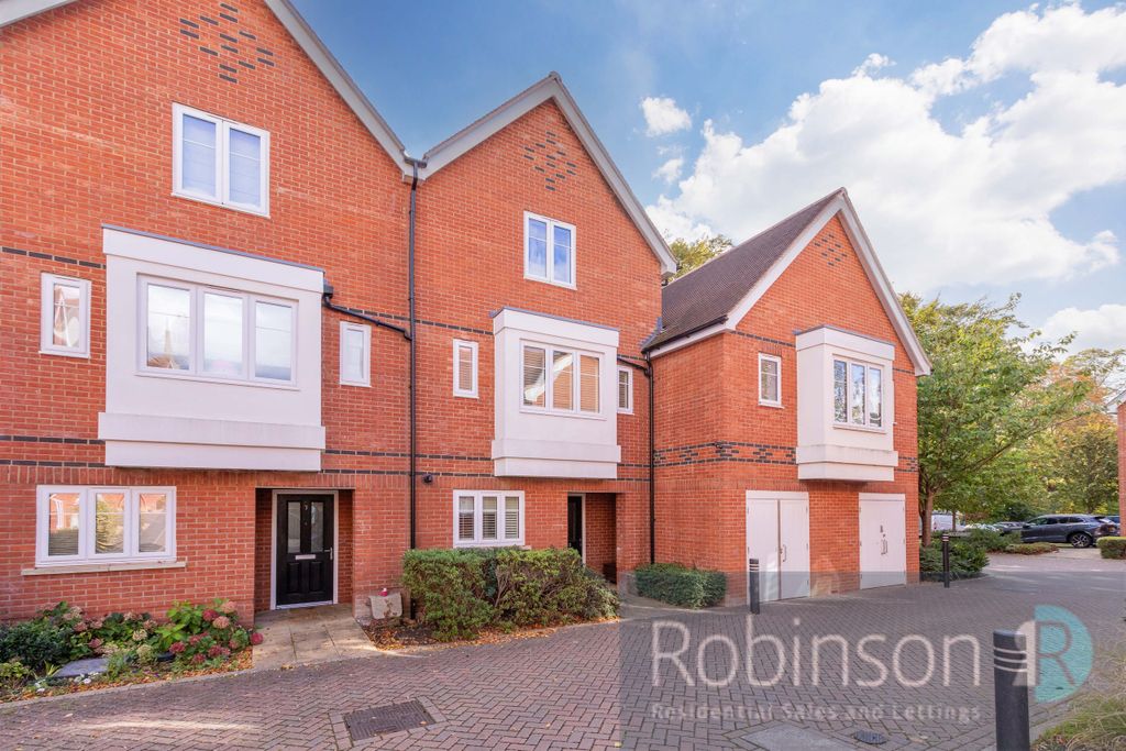 Property photo 2 of 23 8 Vicarage Mews-6