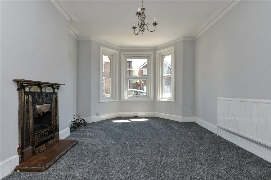 Property photo 3 of 13 Lounge