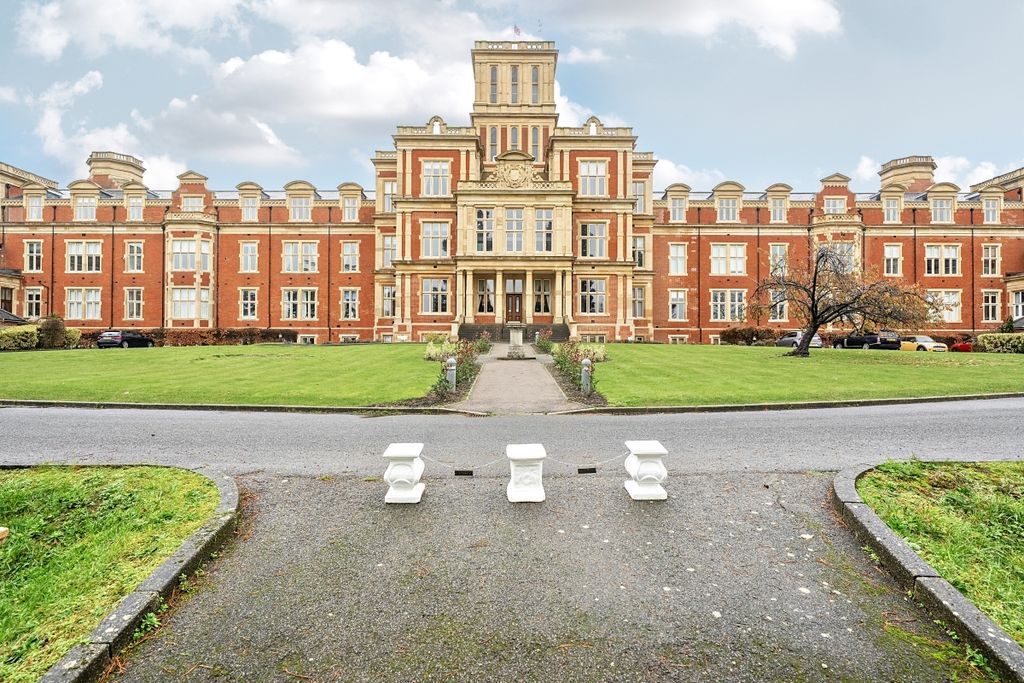 Property photo 2 of 8