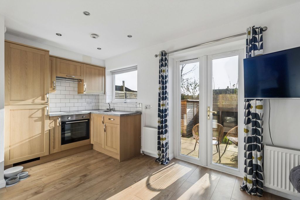 Property photo 2 of 8 Kitchen / Annexe