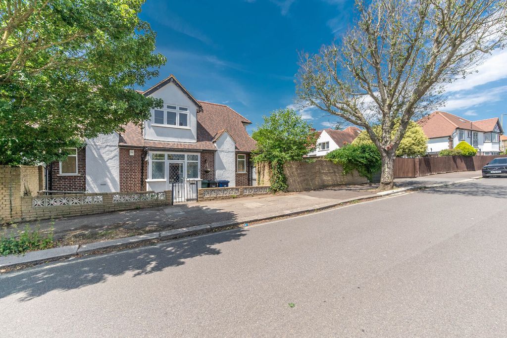 Property photo 1 of 18