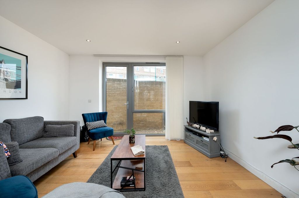 Property photo 3 of 18