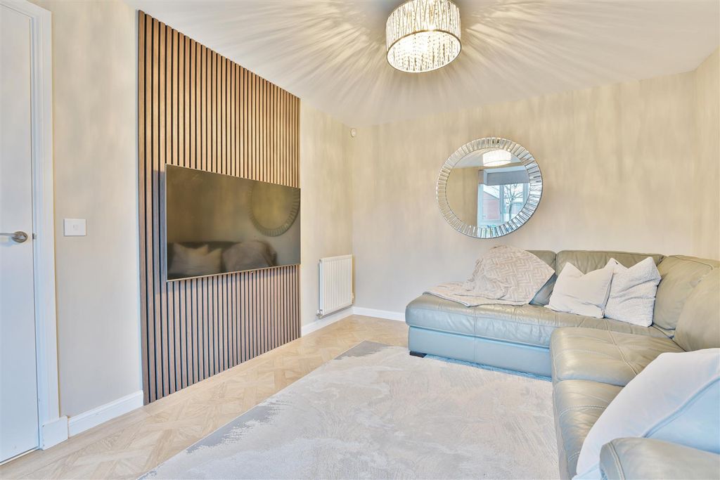 Property photo 3 of 25