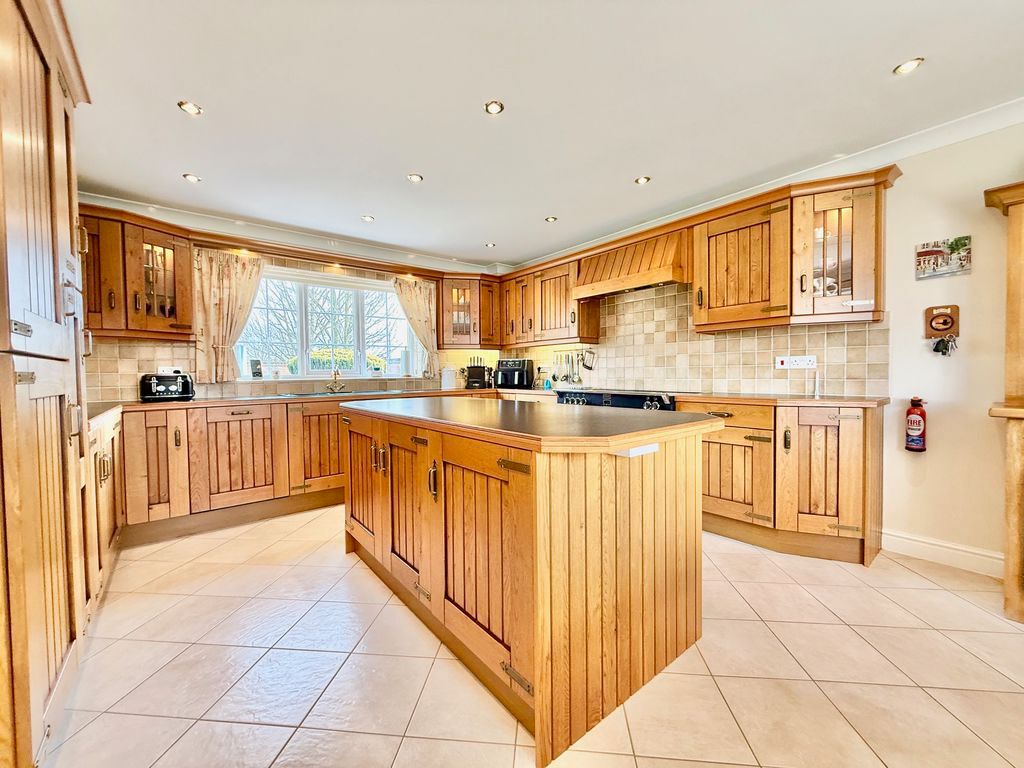 Property photo 2 of 18 Photo 16