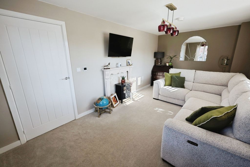Property photo 3 of 19 Pbox-Img.Jpg