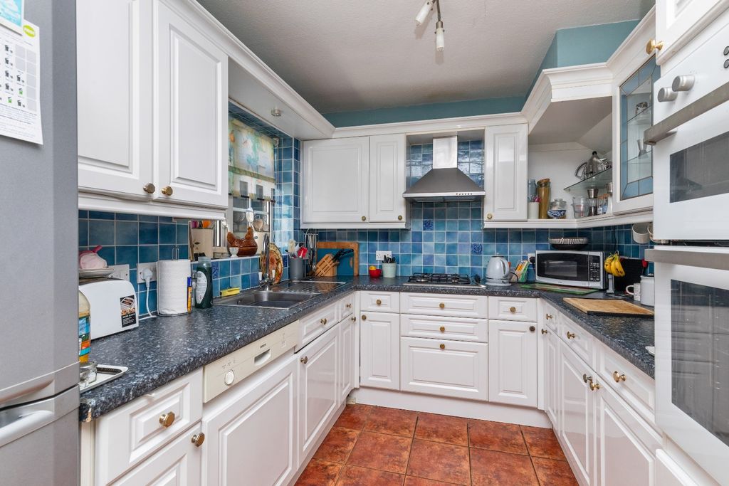 Property photo 3 of 11 4256866