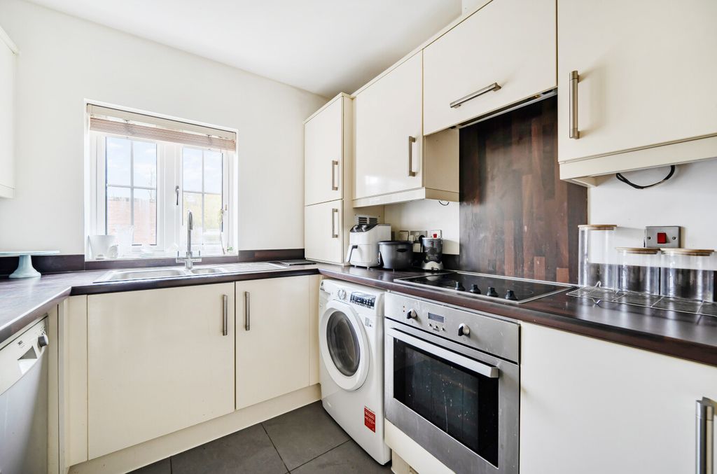 Property photo 2 of 16 1372530-8-68F9Fb8...