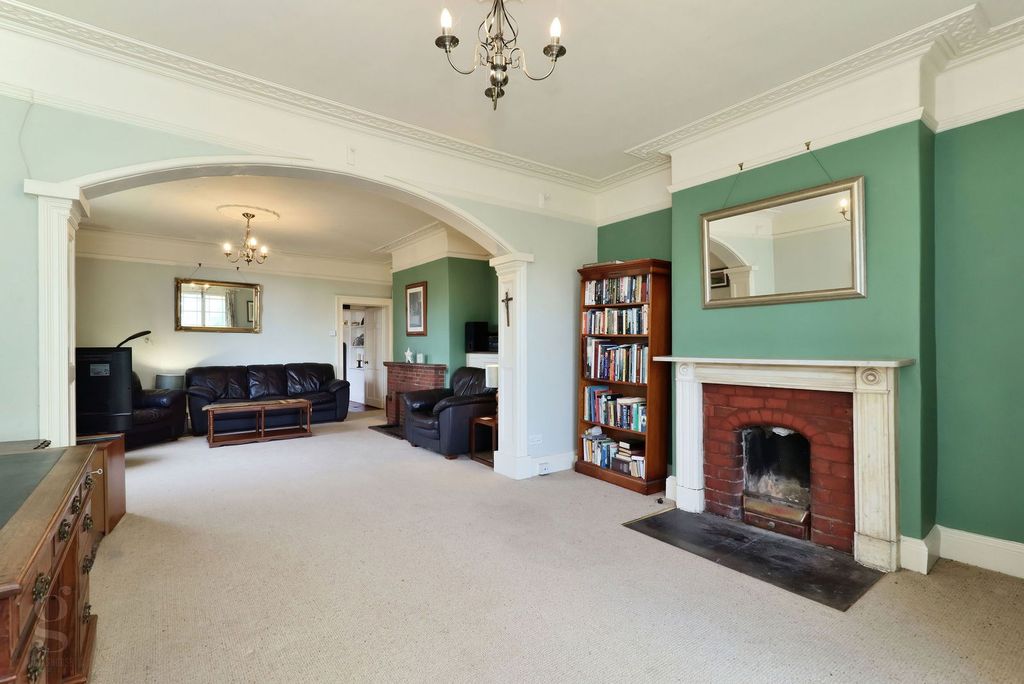 Property photo 3 of 47