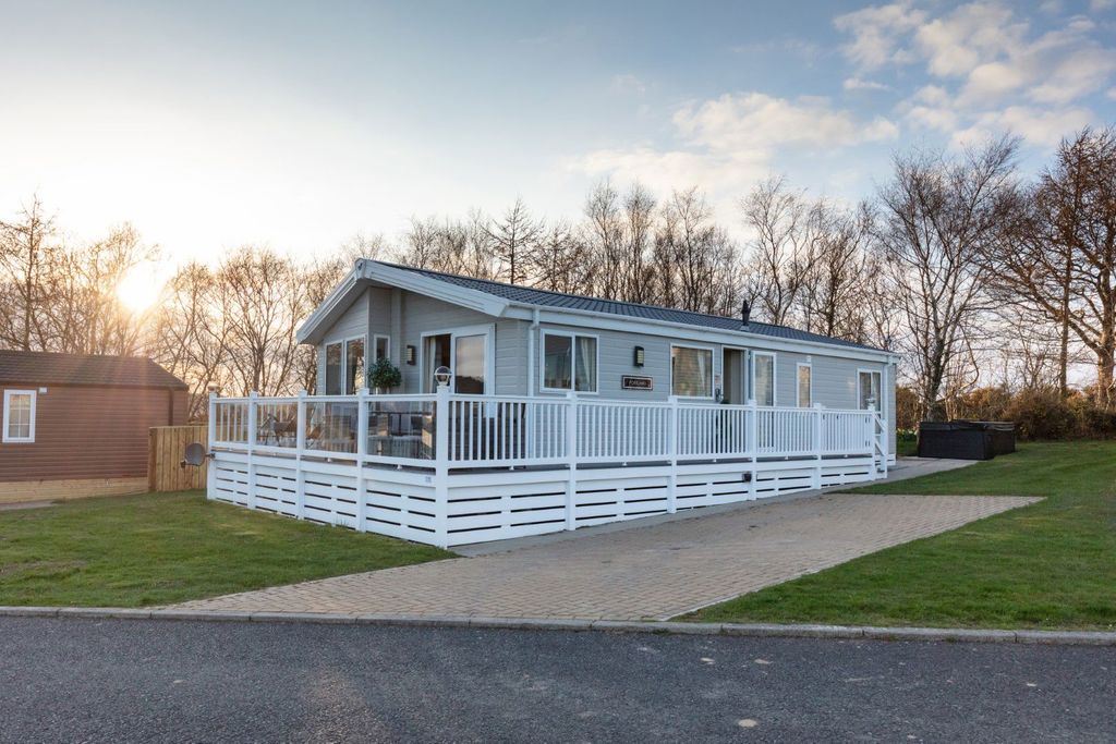 Property photo 1 of 32