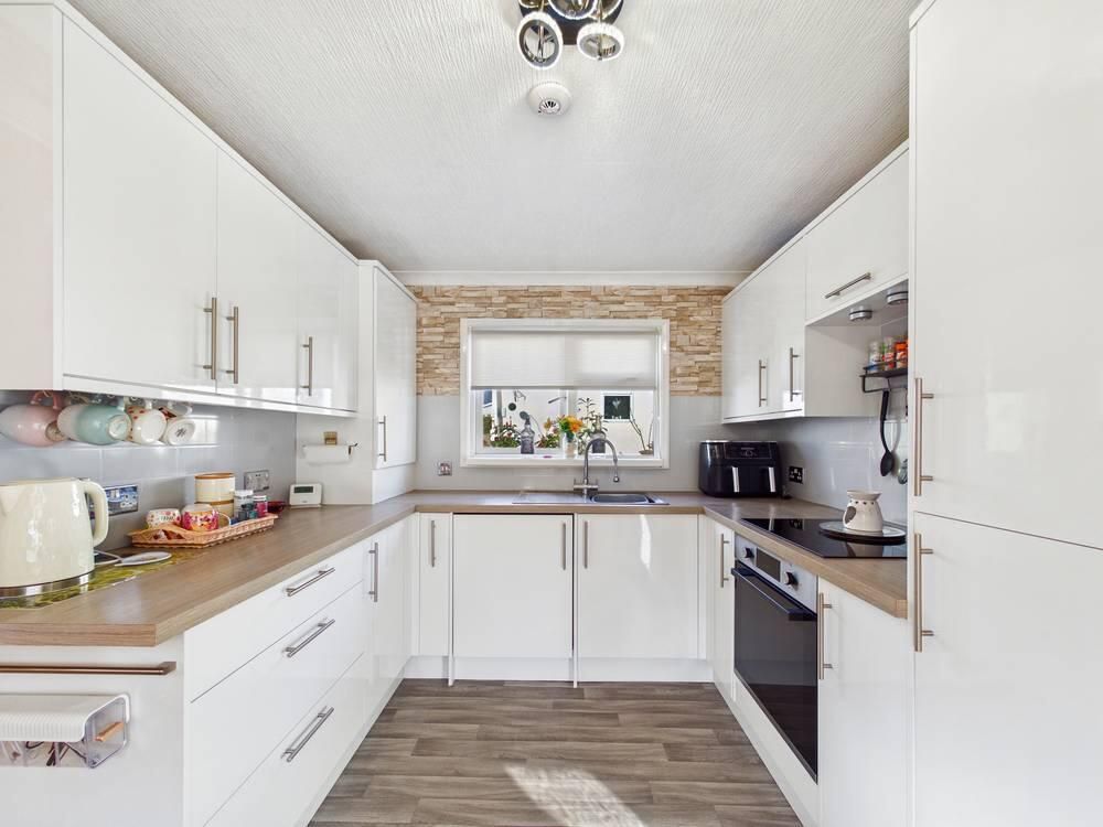 Property photo 2 of 12 Kitchen