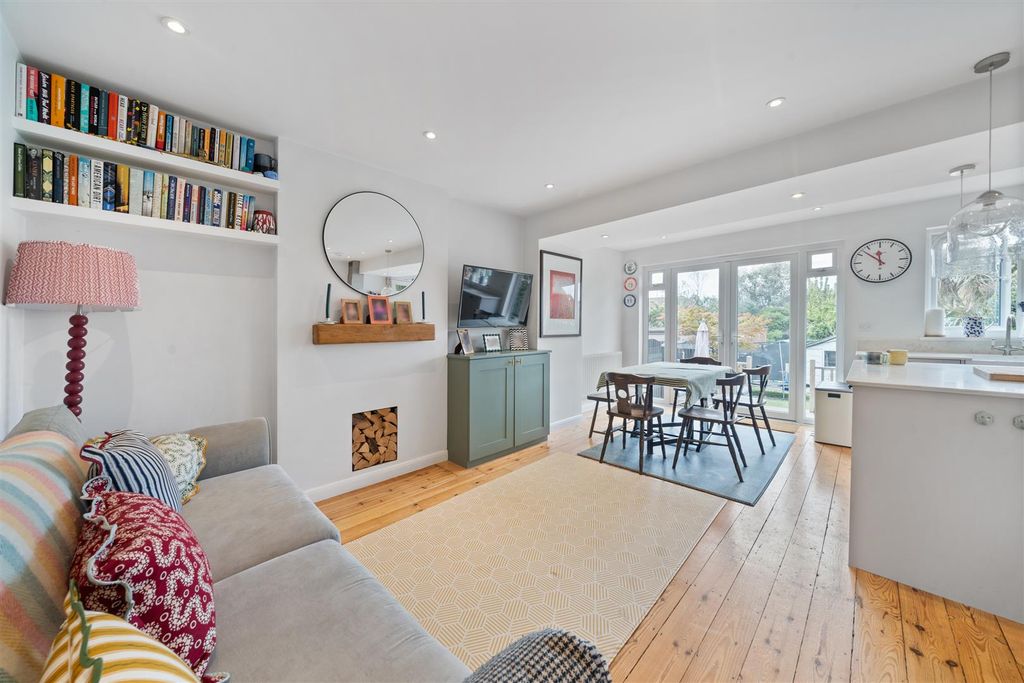 Property photo 2 of 12 Churston Drive
