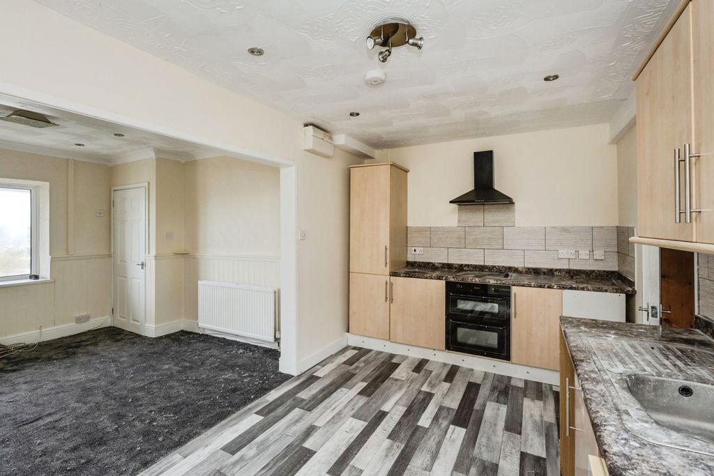 Property photo 3 of 18 Pbox-Img.Jpg