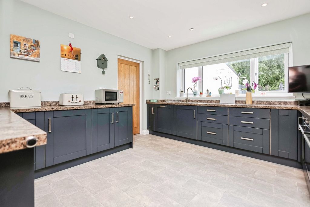 Property photo 2 of 20 Kitchen