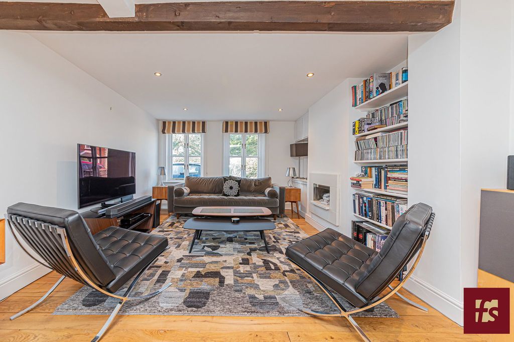 Property photo 2 of 32