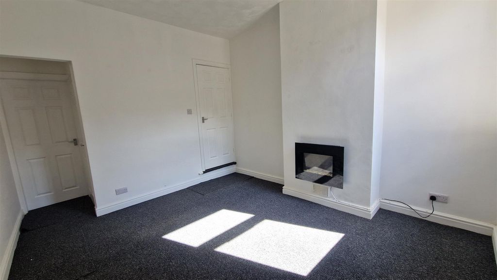 Property photo 3 of 7 Second Louge