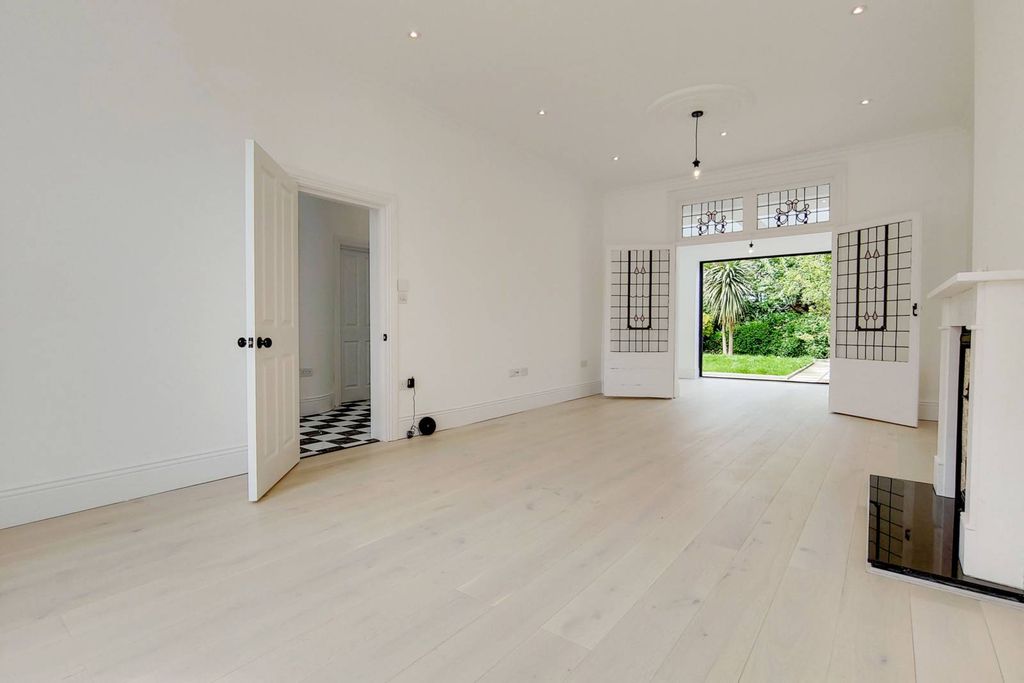 Property photo 3 of 35