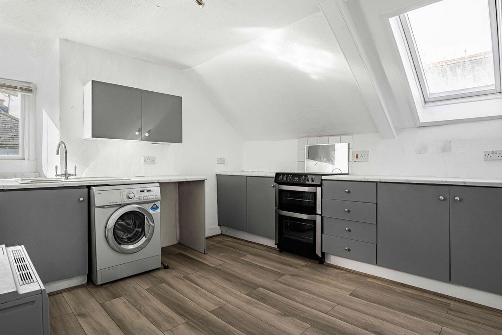 Property photo 2 of 14 Kitchen