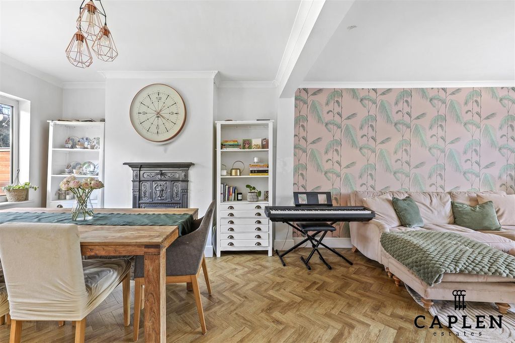 Property photo 3 of 23