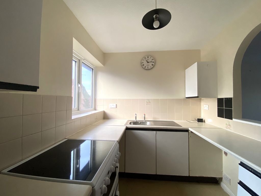 Property photo 3 of 12 Kitchen