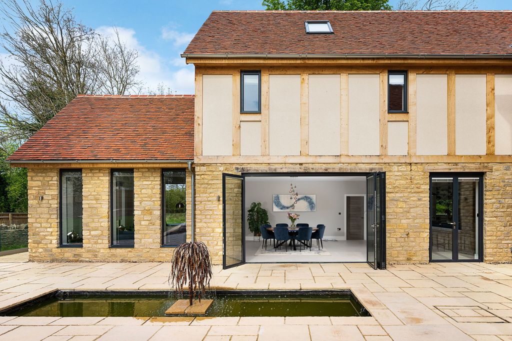 Property photo 1 of 30