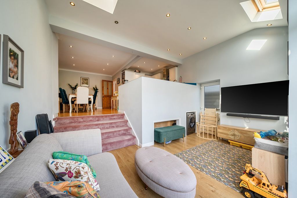 Property photo 3 of 23 1424346-11-69A99d...