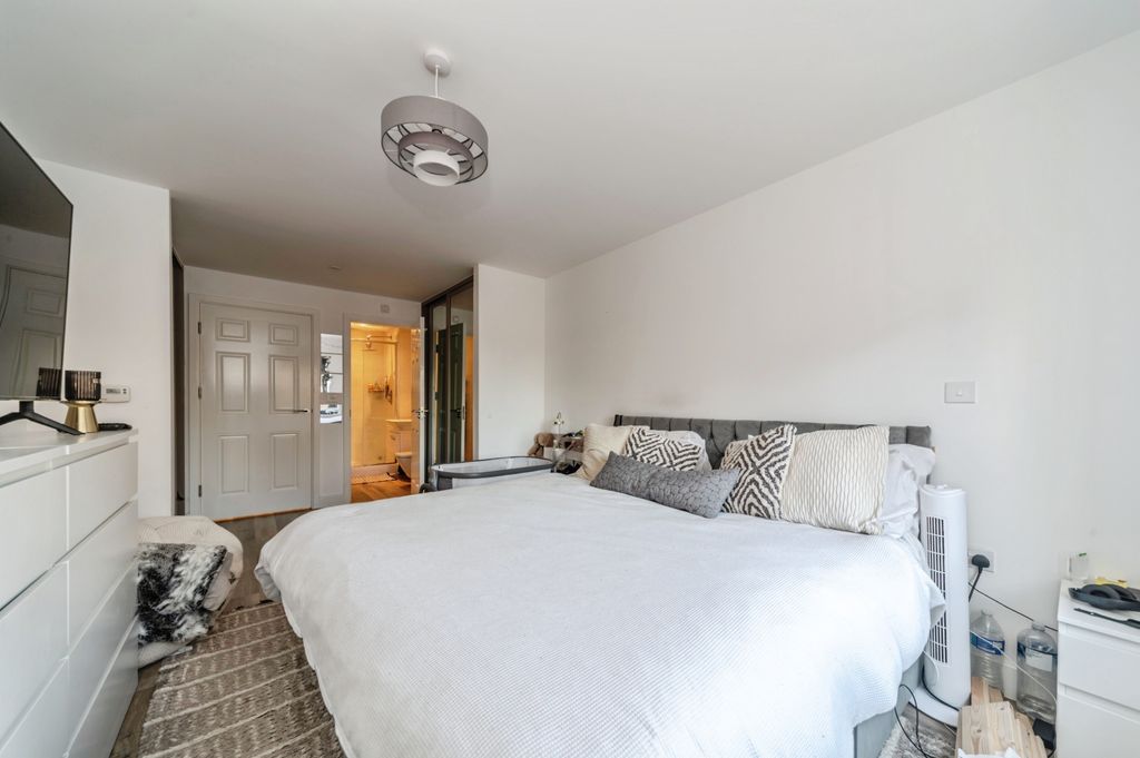 Additional image 7 of 2 bed flat for saleLinden Road, Bedford MK40