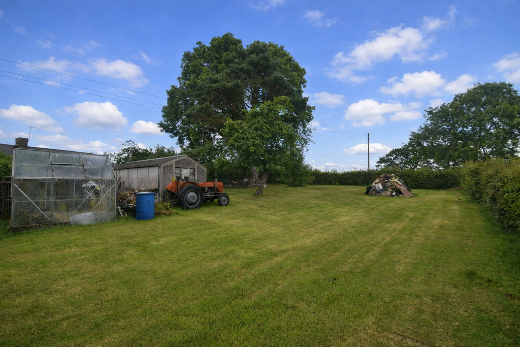 Property photo 2 of 12 Garden