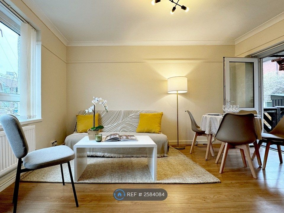 Property photo 2 of 17 Living Room