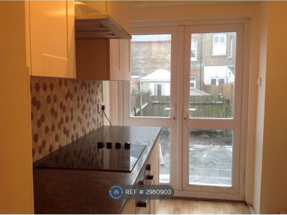 Property photo 1 of 4 Kitchen