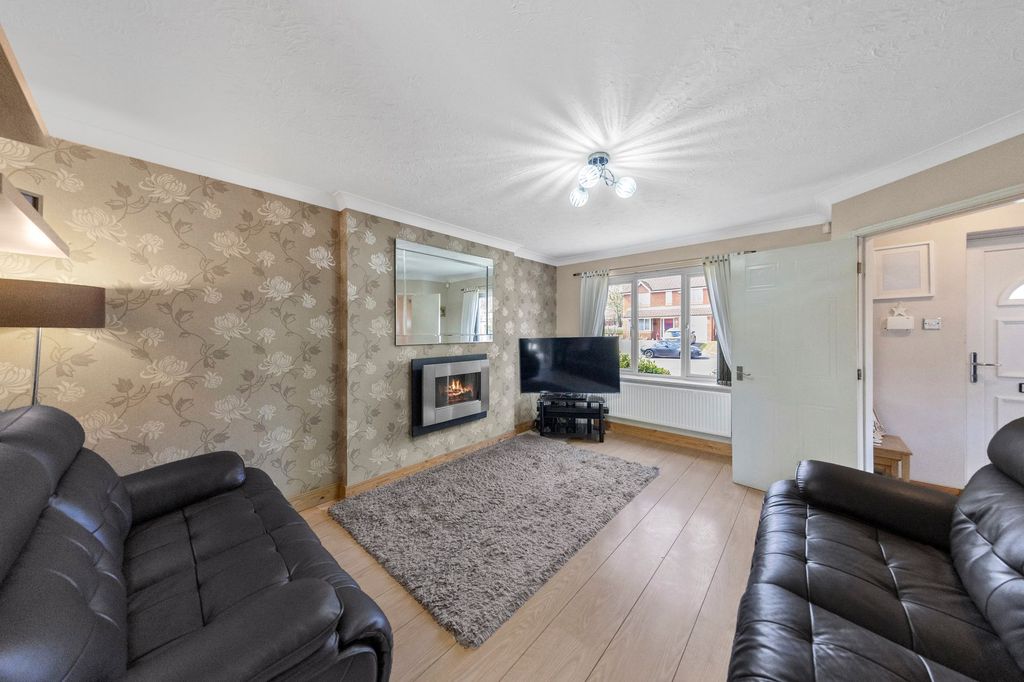 Property photo 2 of 33