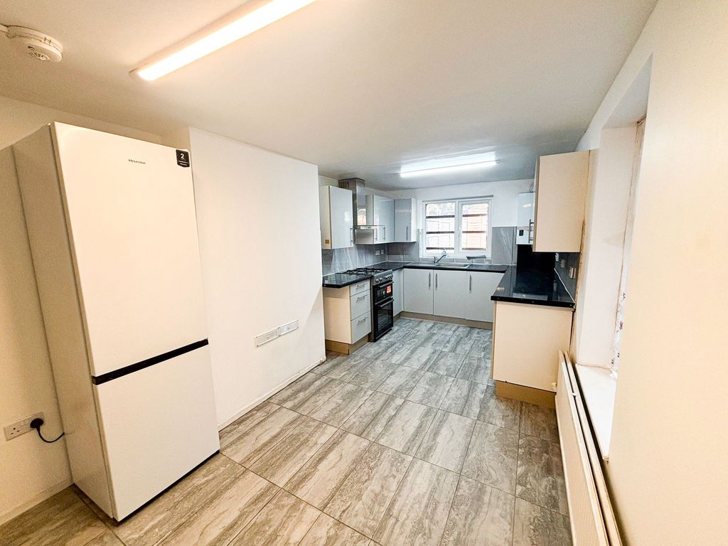Property photo 3 of 13 Westdown Rd E15
