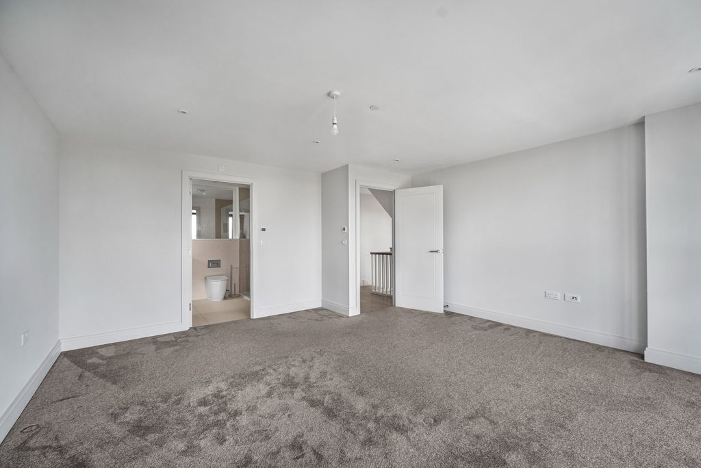 Additional image 13 of 3 bed penthouse for saleRest Bay, Porthcawl CF36