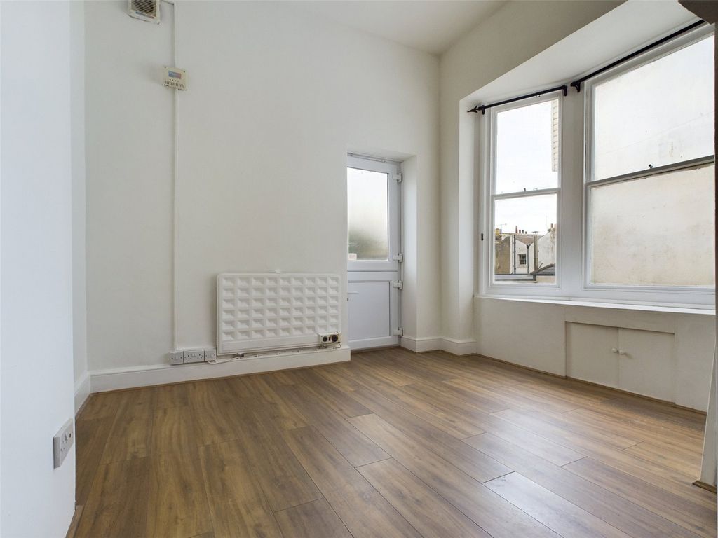 Property photo 2 of 9 Studio Room