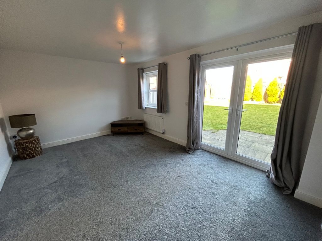 Property photo 2 of 17 Lounge