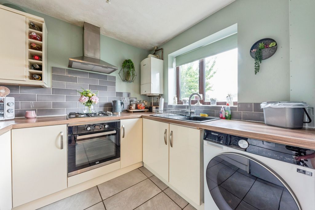 Property photo 3 of 17 34_Bramblewood_Close-20