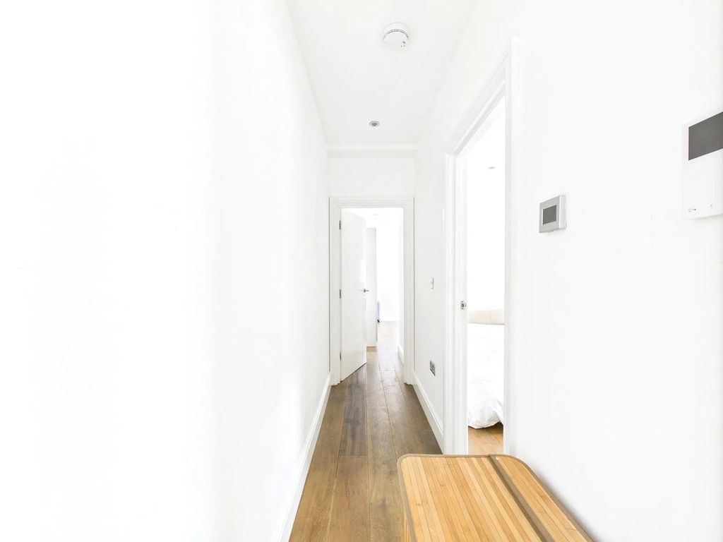 Property photo 2 of 7 Hallway._1751020477604