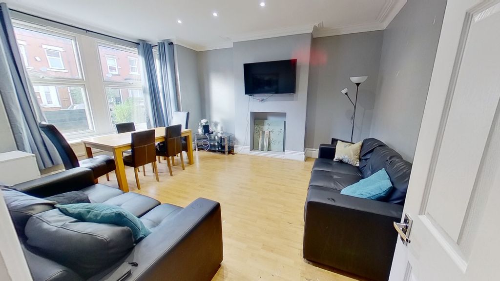 Property photo 2 of 16 Headingley-Avenue-08182021102443.Jpg