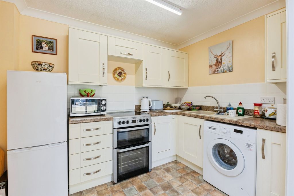 Property photo 2 of 16
