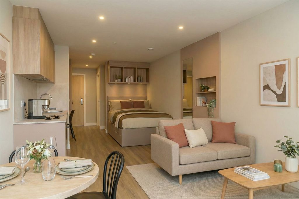 Property photo 1 of 9 (Main)