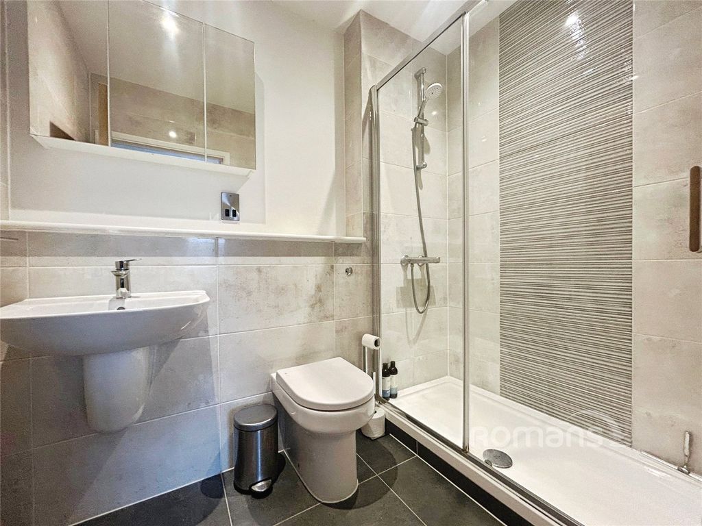 Additional image 5 of 2 bed flat for saleFarnborough Road, Farnborough, Hampshire GU14