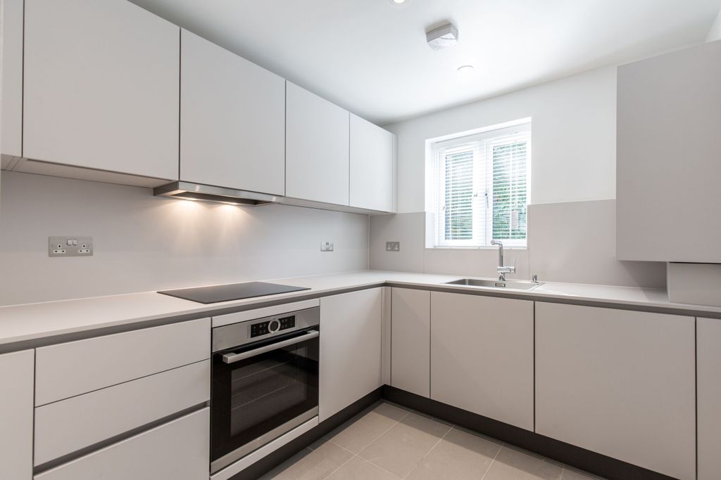 Property photo 1 of 11 Kitchen