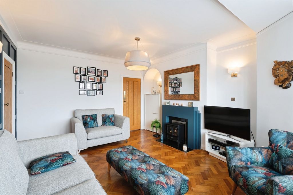 Property photo 2 of 17