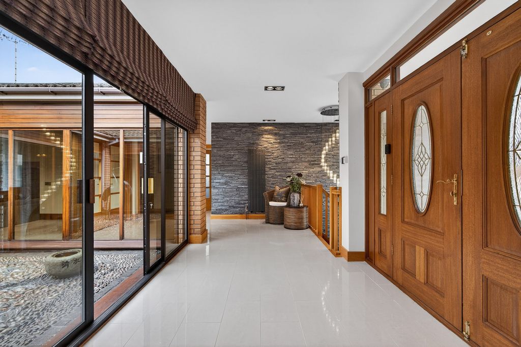 Property photo 3 of 48