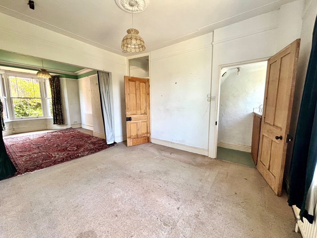 Property photo 3 of 18
