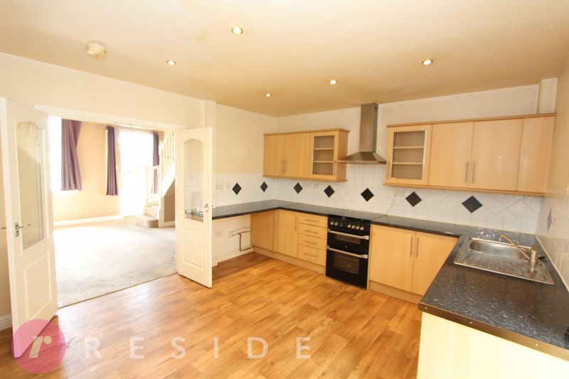 Property photo 2 of 12 Dining Kitchen