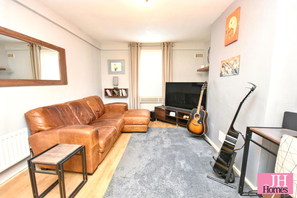 Property photo 3 of 9