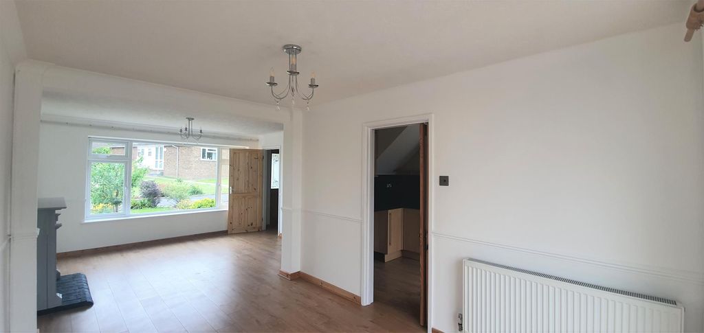 Property photo 1 of 9 Living/Dining Room