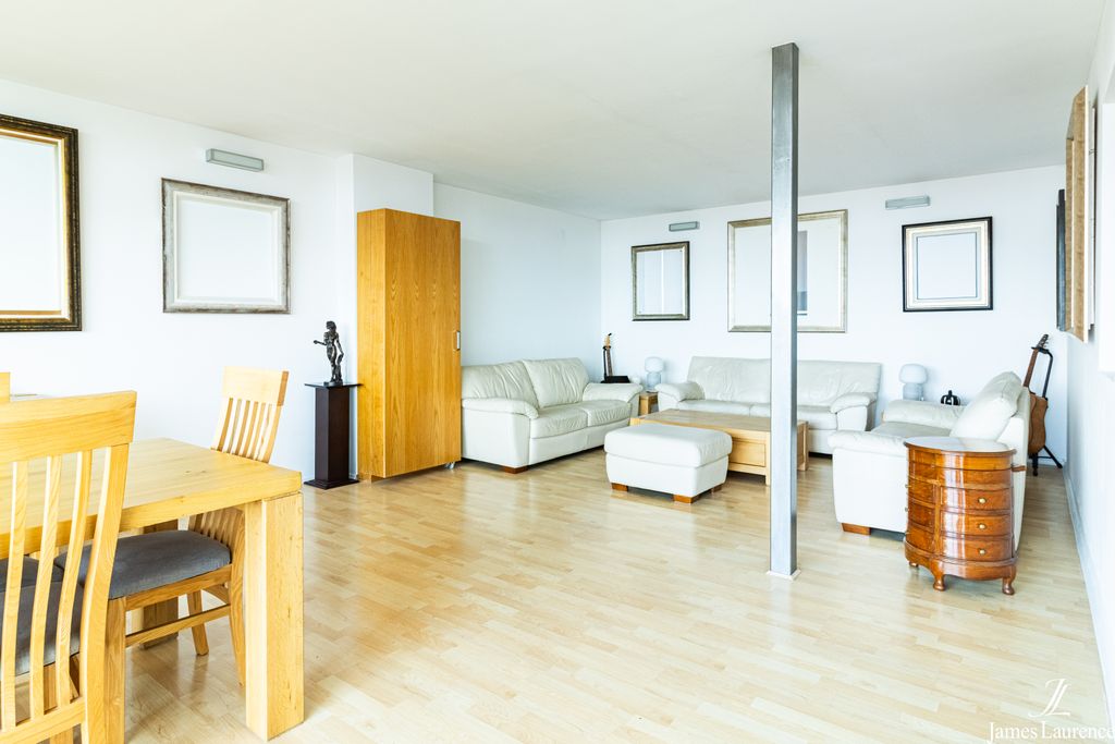 Property photo 3 of 31