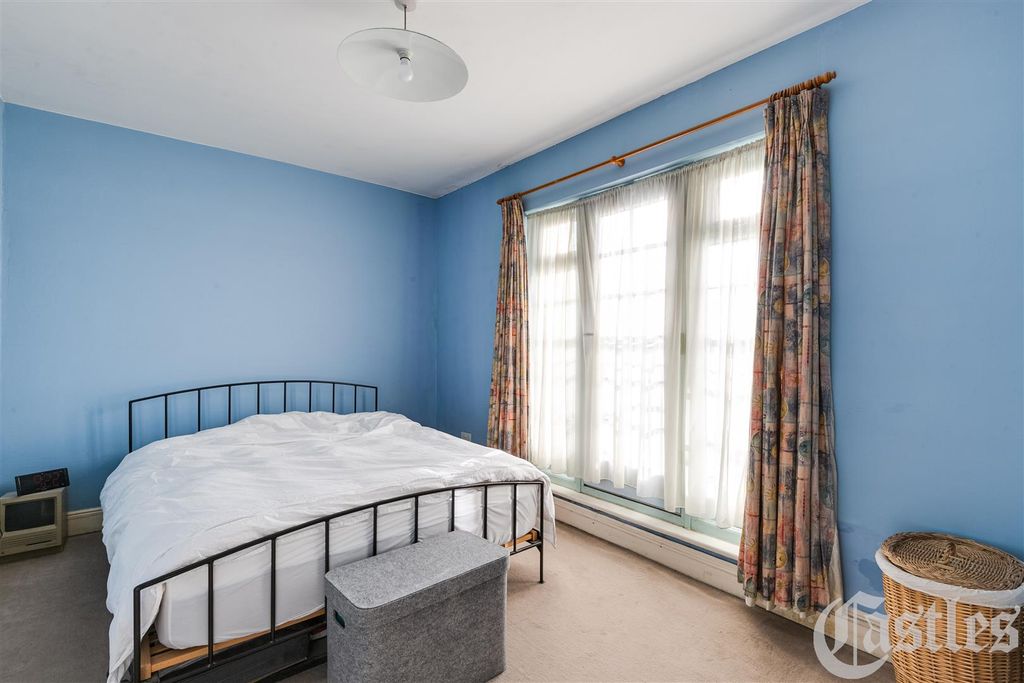 Property photo 3 of 23