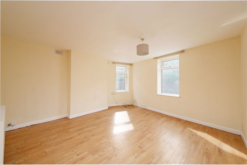 Property photo 1 of 10 Lounge